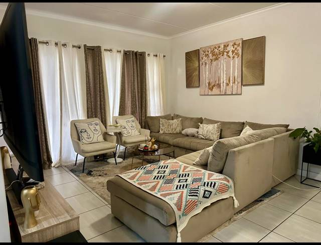 3 BEDROOM APARTMENT FOR SALE IN WATERFALL